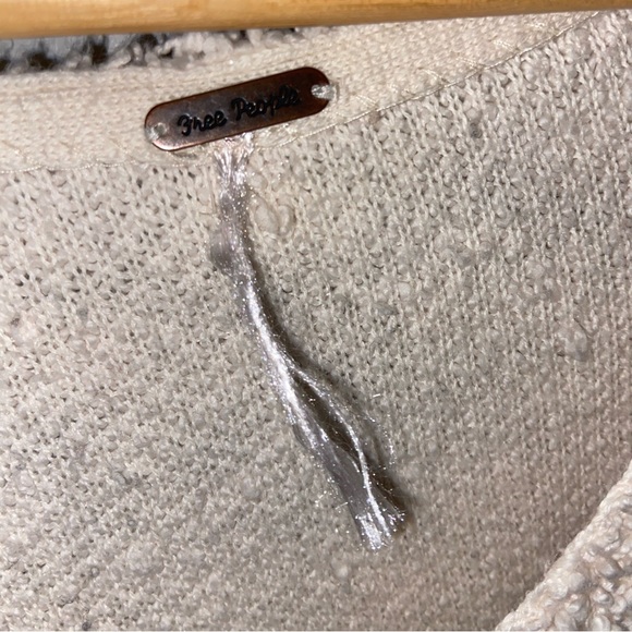 Free People XS Off-white Popcorn Pullover Sweater V-neck - Picture 3 of 4